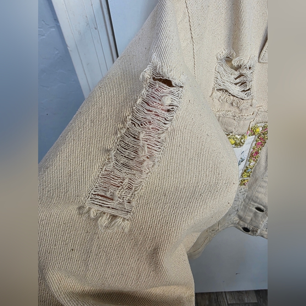 POL Women's Distressed Cream Patchwork Denim Jacket Like New! - Picture 6 of 16